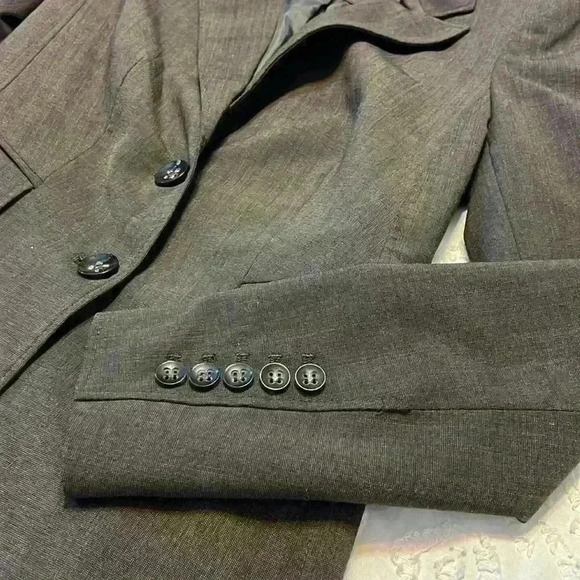 The Limited‎ Travel Collection, brown, two-button, lined women’s blazer. Size 0. - Picture 10 of 10